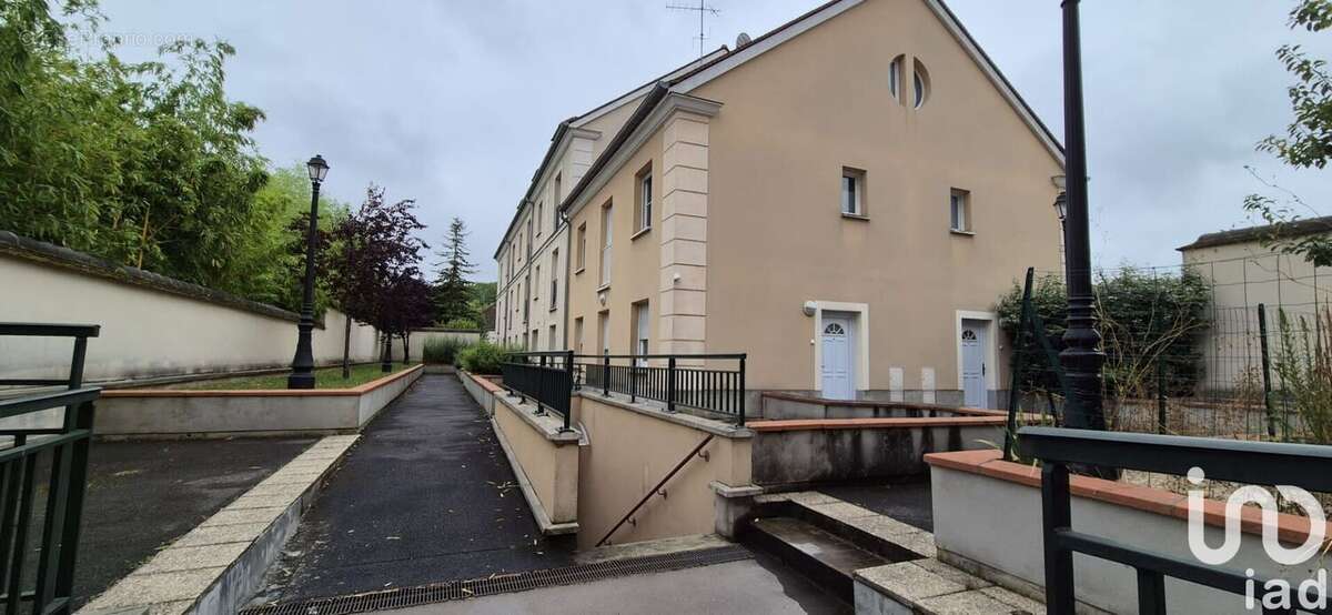 Photo 4 - Parking à MONTEREAU-FAULT-YONNE