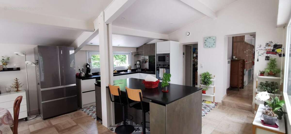 Vente de 2 maisons (1er 160 m² de type F4 + 2ème 46 m² de type F3) au milieu de son terrain de 16600 m² ! - photo 8