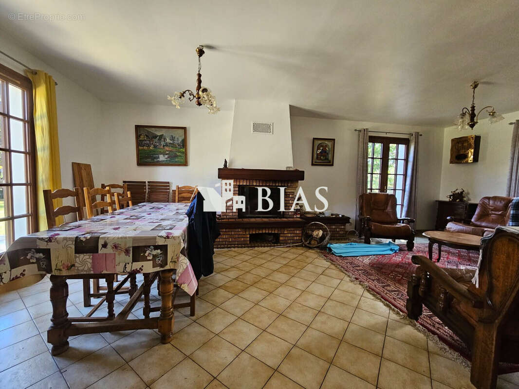 Maison à SAINT-PIERRE-DES-FLEURS