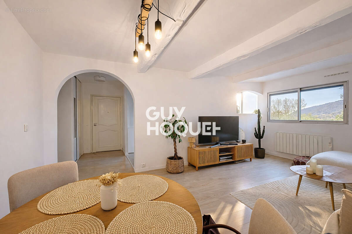 Appartement à PEGOMAS