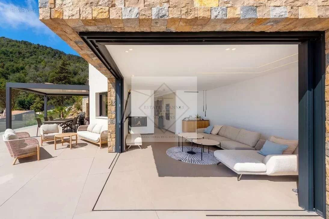 Maison à MANDELIEU-LA-NAPOULE