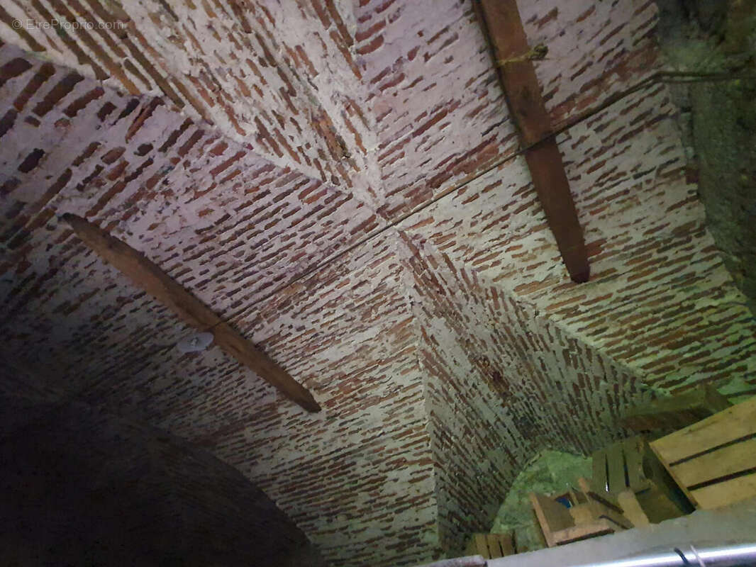 cave voutée ss - Maison à PUY-L&#039;EVEQUE