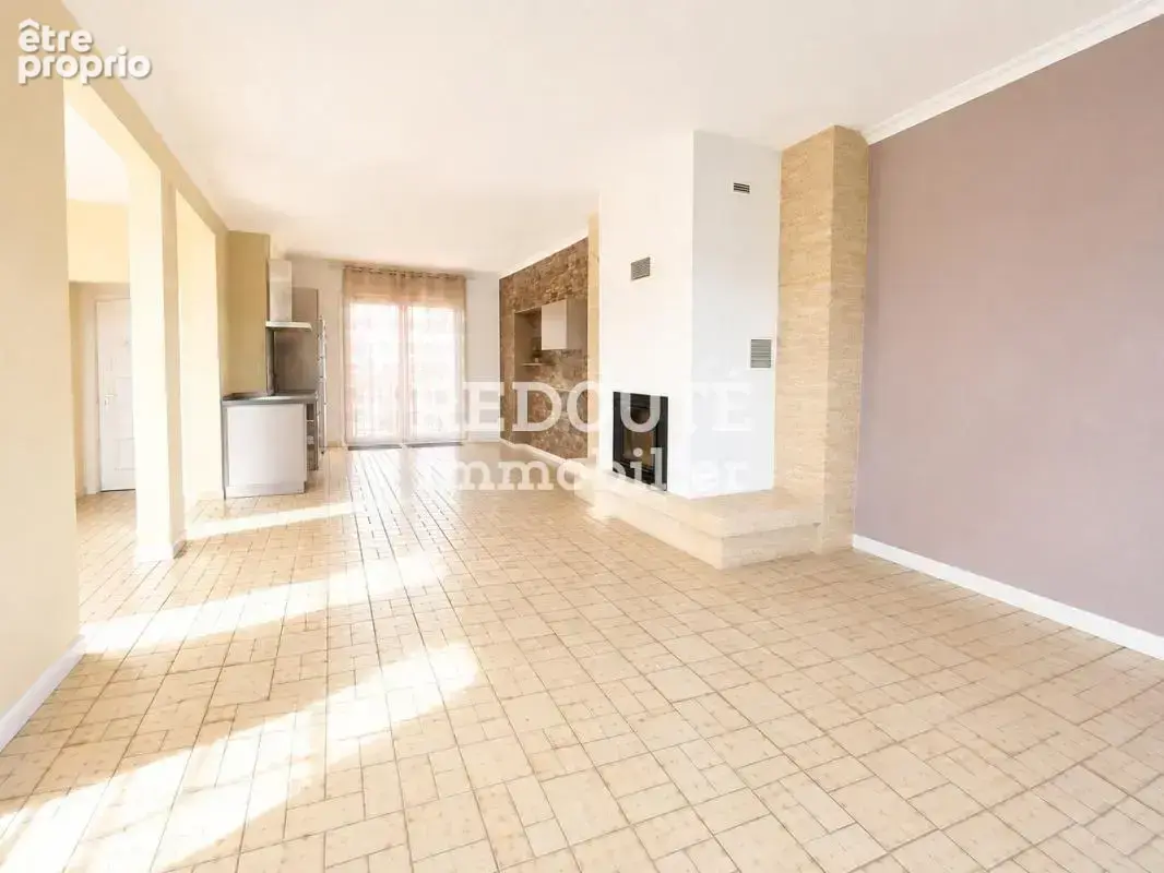 CHALONS-EN-CHAMPAGNE : Maison,  6 chambres, jardin, garage - photo 3