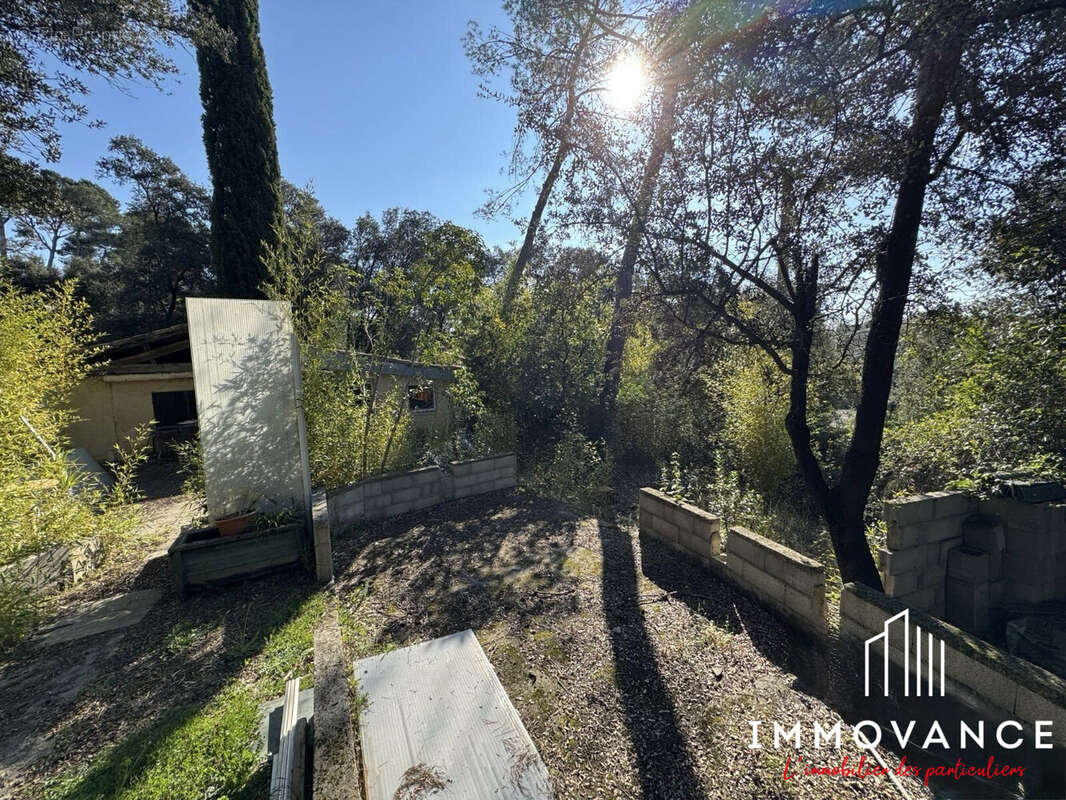 Terrain à SAINT-BAUZILLE-DE-MONTMEL