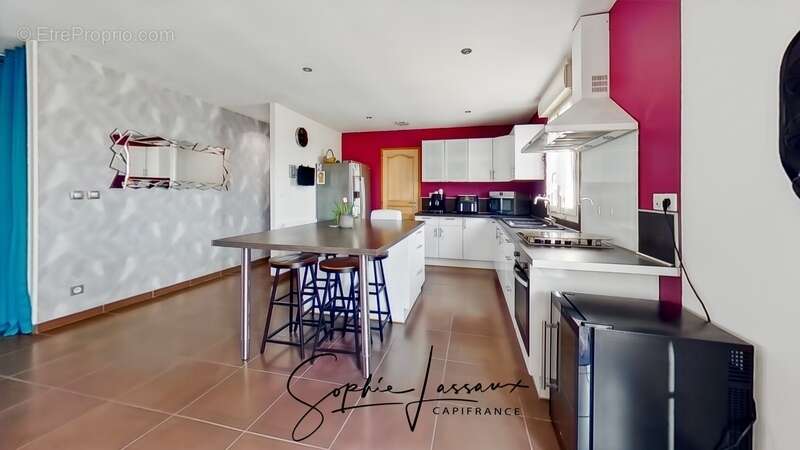 Maison récente de plain-pied à vendre en exclusivité à Authevernes – 152,35 m² – 5 pièces – 3 chambres – Double garage – Pièce c - photo 3