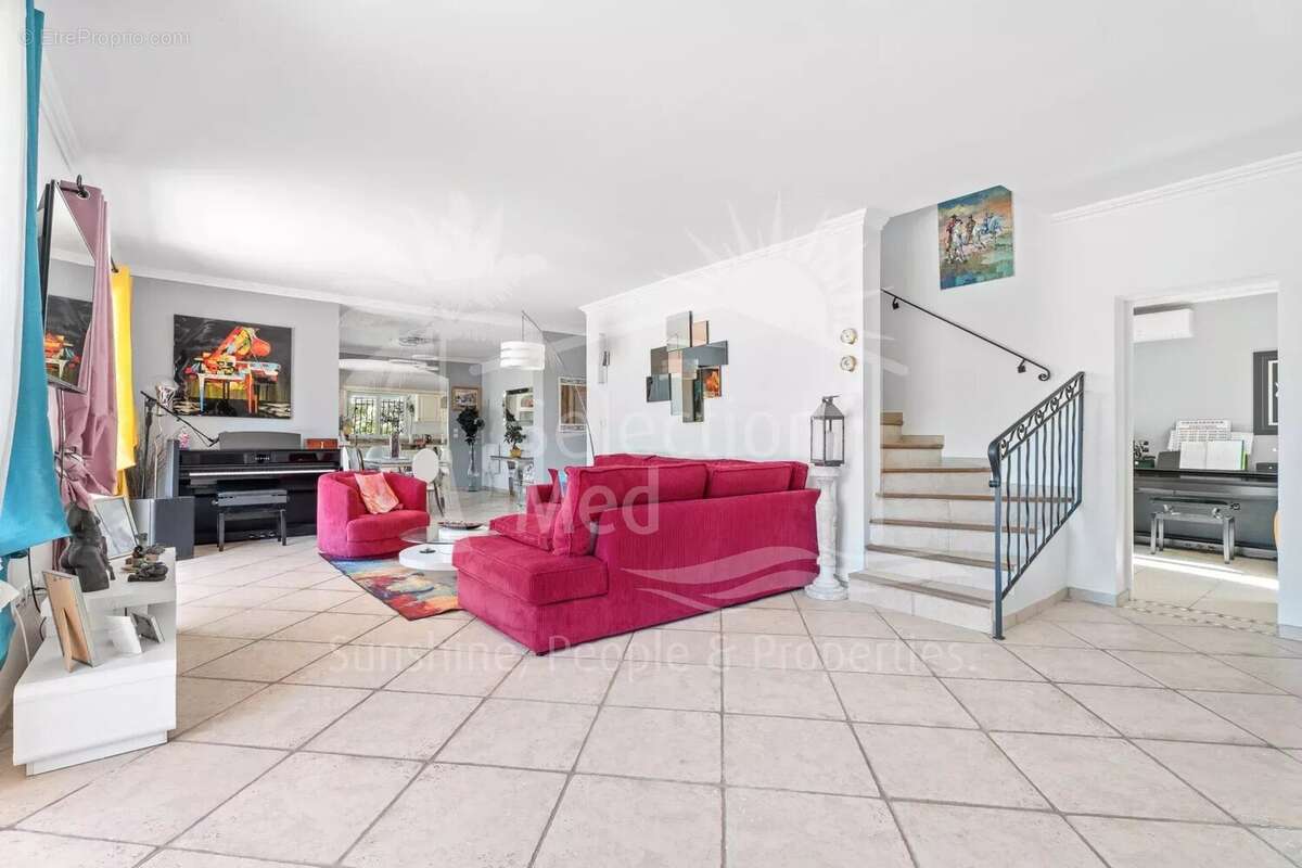 Maison à MOUANS-SARTOUX