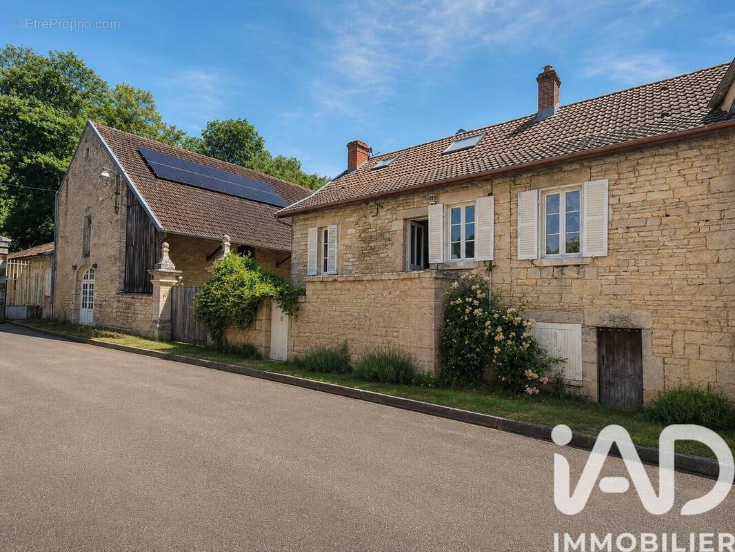 Photo 1 - Maison à CRY