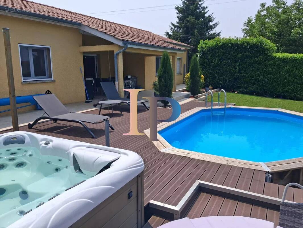 Maison à SAINT-NIZIER-SOUS-CHARLIEU