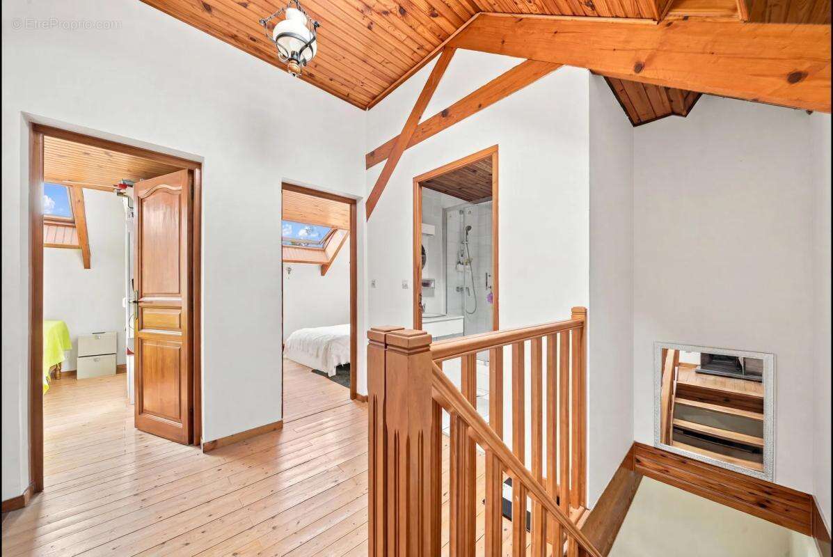 Maison de 7 pièces de 147 m² à Villejuif - photo 9