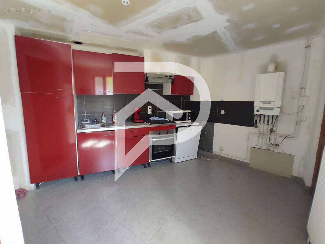 Maison de ville en pierre au coeur de Galgon - photo 3