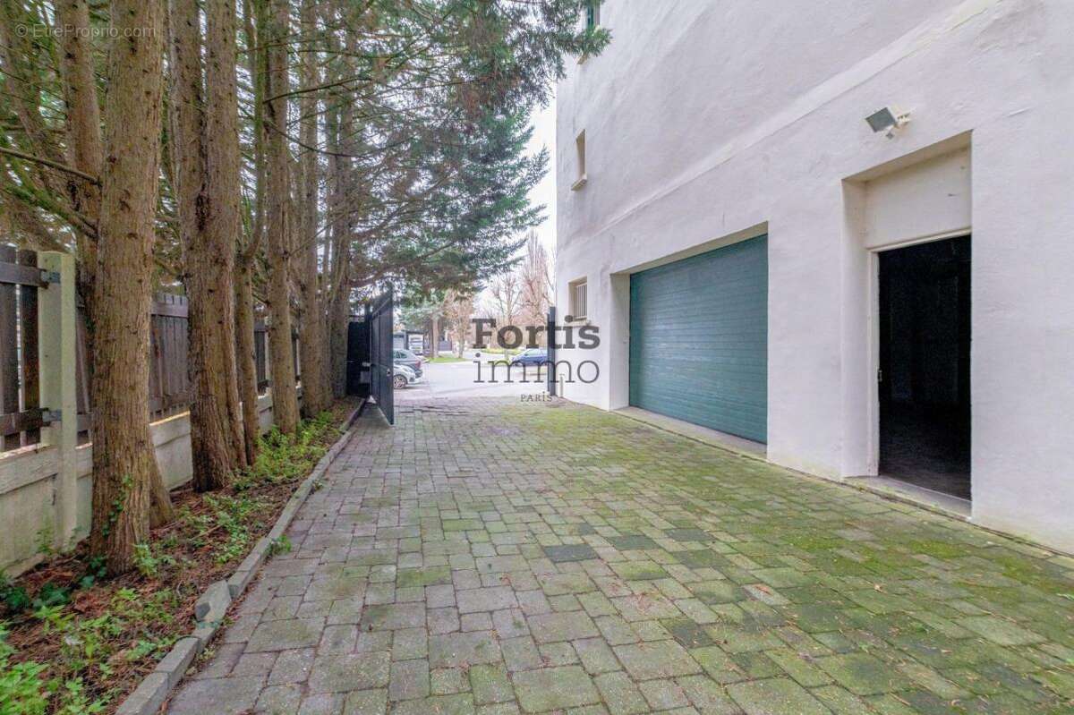 Maison à LE MESNIL-LE-ROI