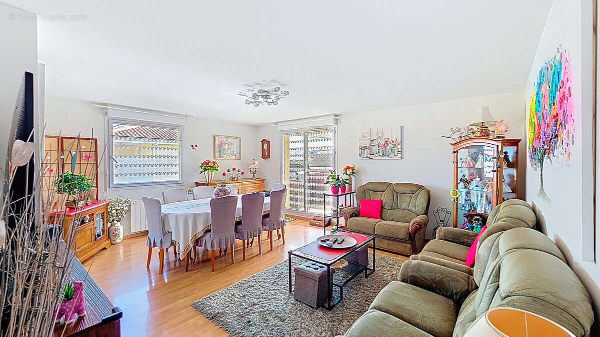 Appartement à PERIGNAT-LES-SARLIEVE