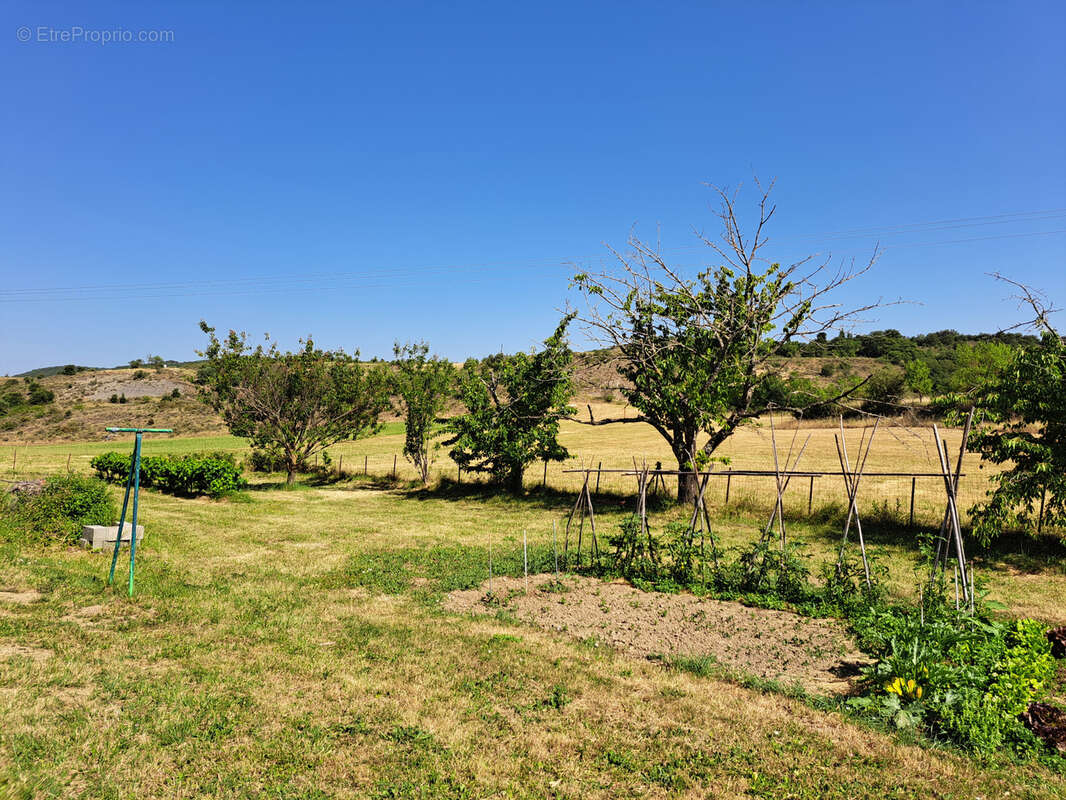 Grande maison sur un terrain de 15 780m2 avec une piscine et un garage de 52m2 - photo 33