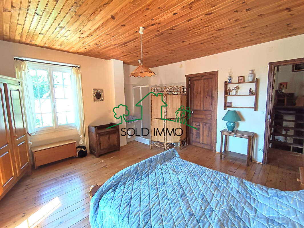 Maison traditionnelle de 150 m2 avec terrain sur la commune de Labastide sur Besorgues 07600 - photo 11