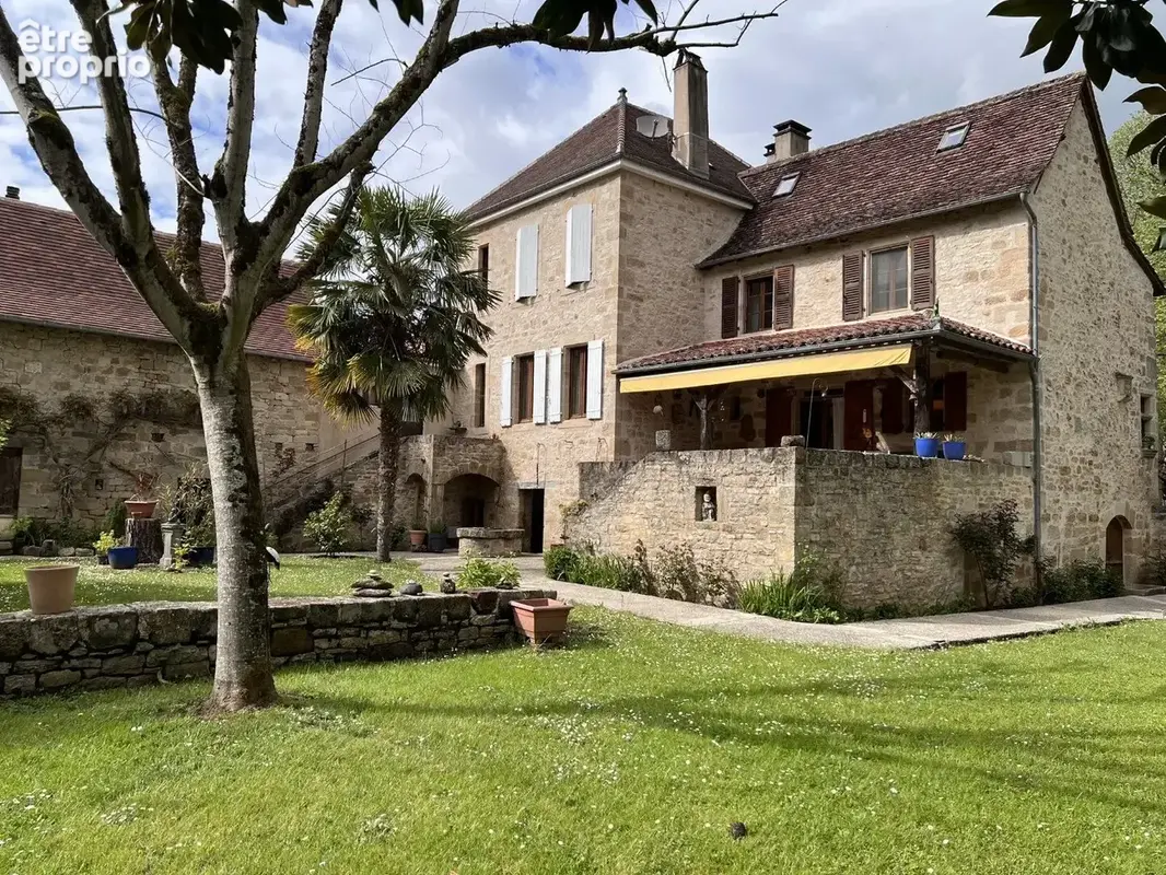 Ilôt rénové dans village médiéval - photo 2
