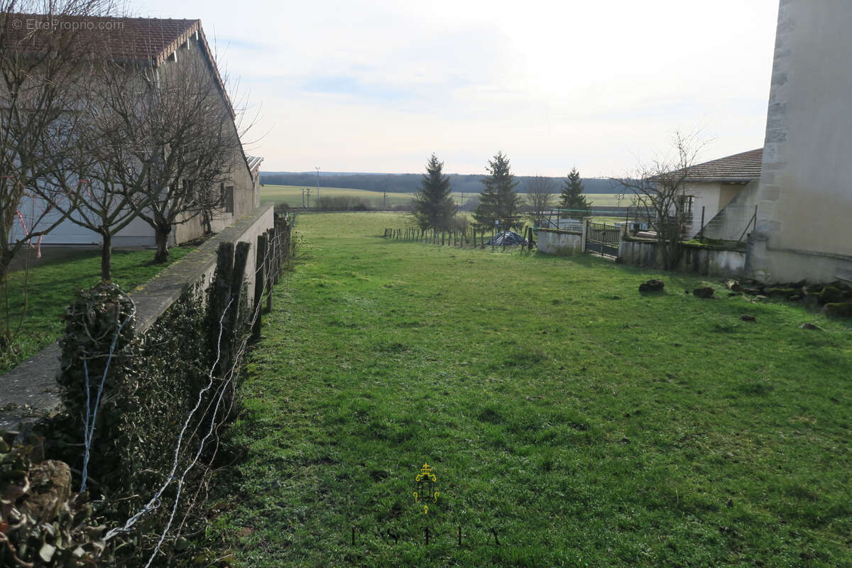Terrain à BARISEY-LA-COTE