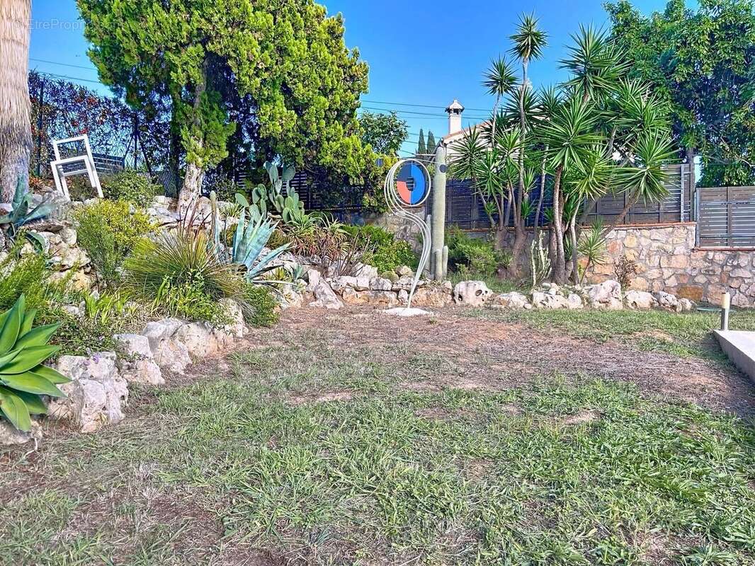 Maison à SAINT-LAURENT-DU-VAR