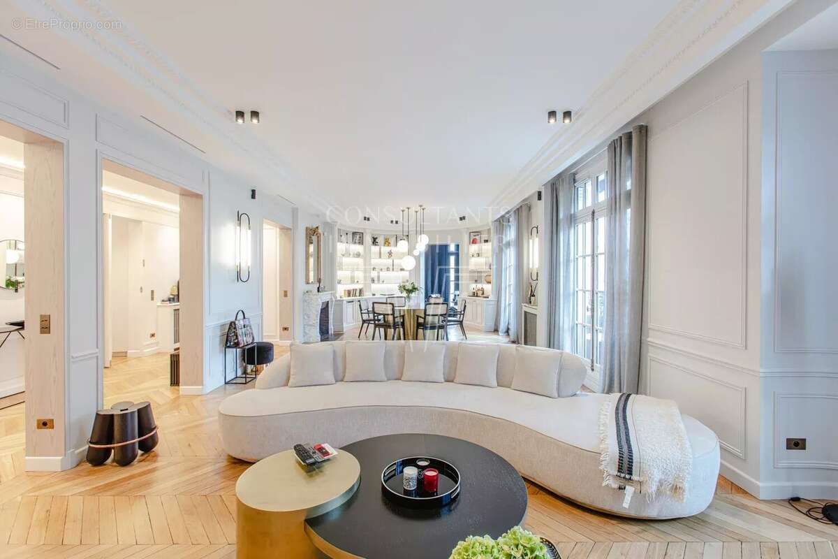 Appartement à PARIS-17E