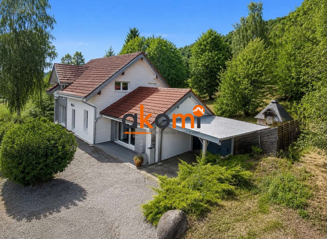 Maison 187 m² à Le Menil  - photo 2