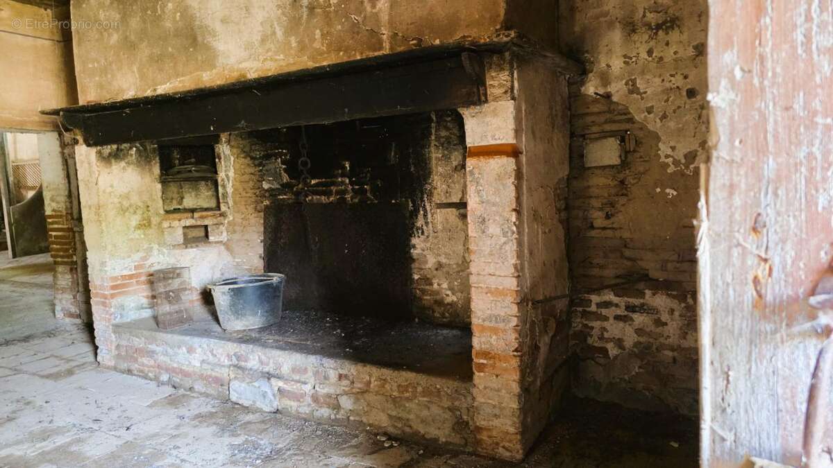 Maison à NEGREPELISSE