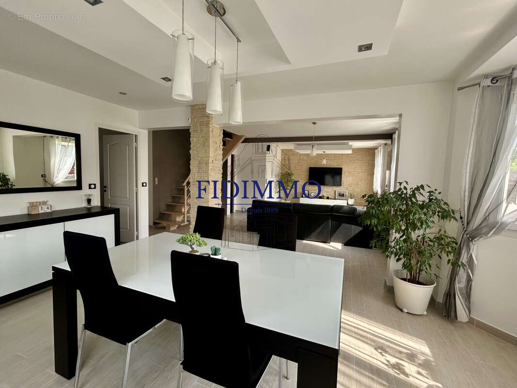 Maison à CHENNEVIERES-SUR-MARNE