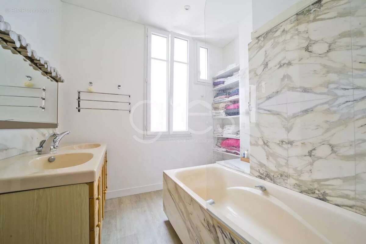 75007 suffren / tour eiffel. vente appartement haussmannien familial 3 chambres. - photo 12