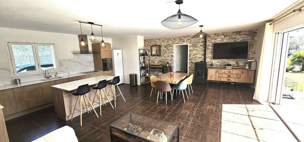 CUGES LES PINS-MAISON-A VENDRE-3 CHAMBRES-TERRAIN - Maison à CUGES-LES-PINS