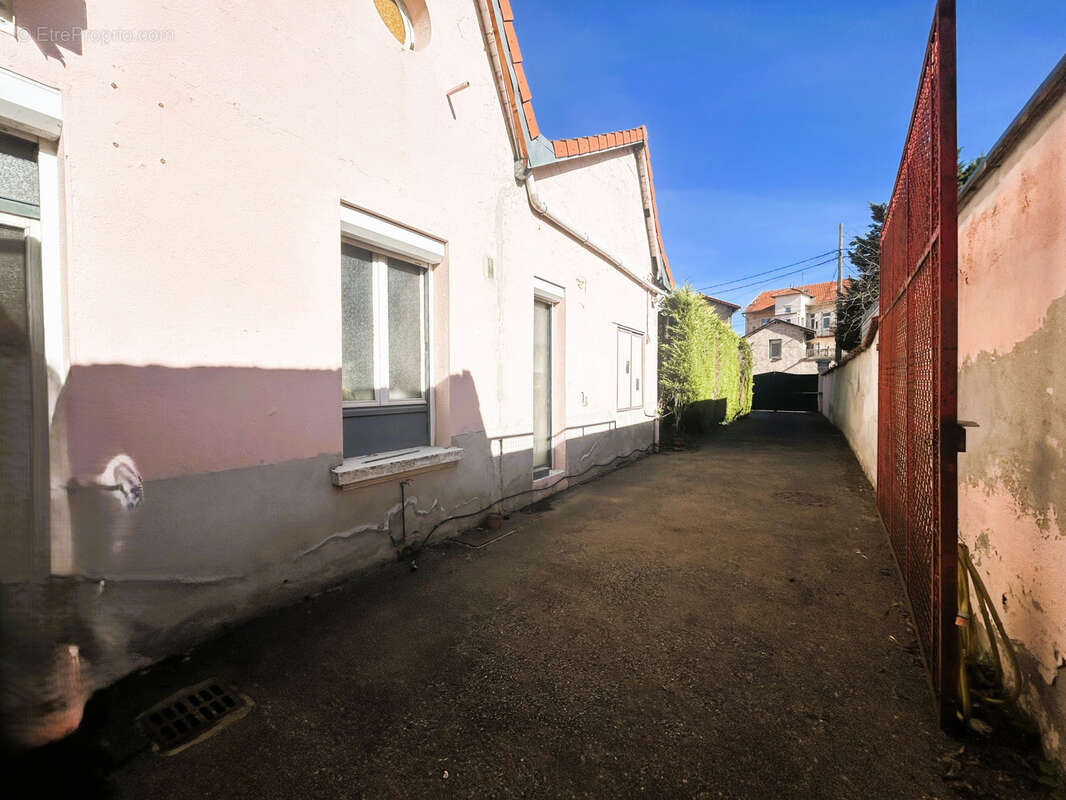 Local professionnel de 200 m2 idéalement situé à Roanne - photo 7