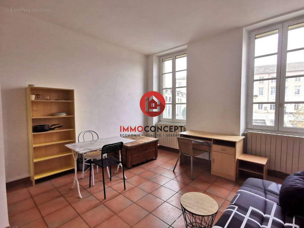 Appartement à BAGNOLS-SUR-CEZE