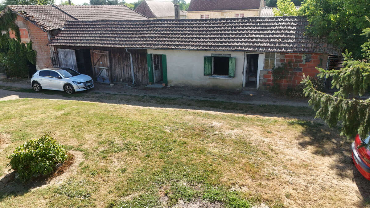 Maison avec plusieurs dépendances - photo 6