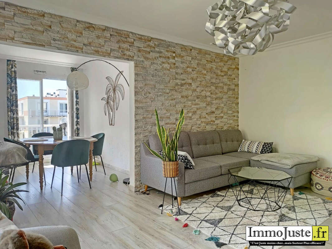 Appartement à MAGNY-LES-HAMEAUX