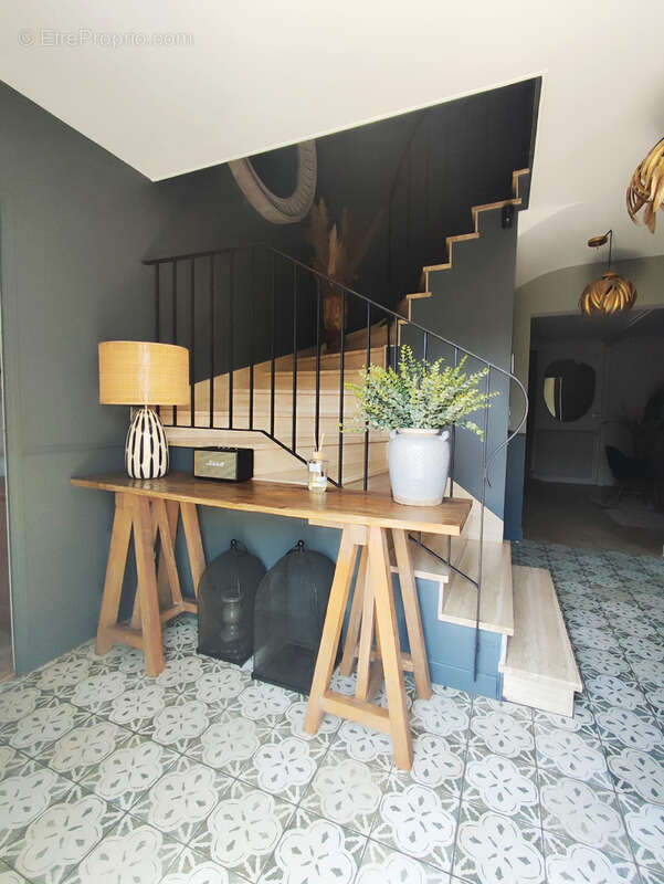 COUBRON - Maison 8 pièces de + de 210 m2 avec 4 chambres avec sous-sol total et jardin - photo 3