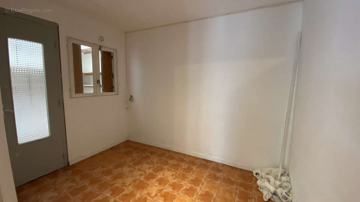 A vendre maison de village de 78 m2 avec balcon et terrasse à Caunes-Minervois - photo 6