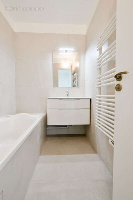 Appartement à PARIS-20E