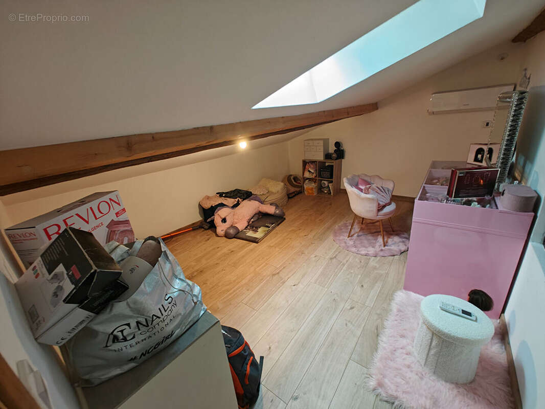 Appartement à SOLLIES-PONT