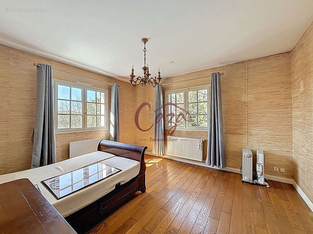 Maison à FARGUES-SAINT-HILAIRE