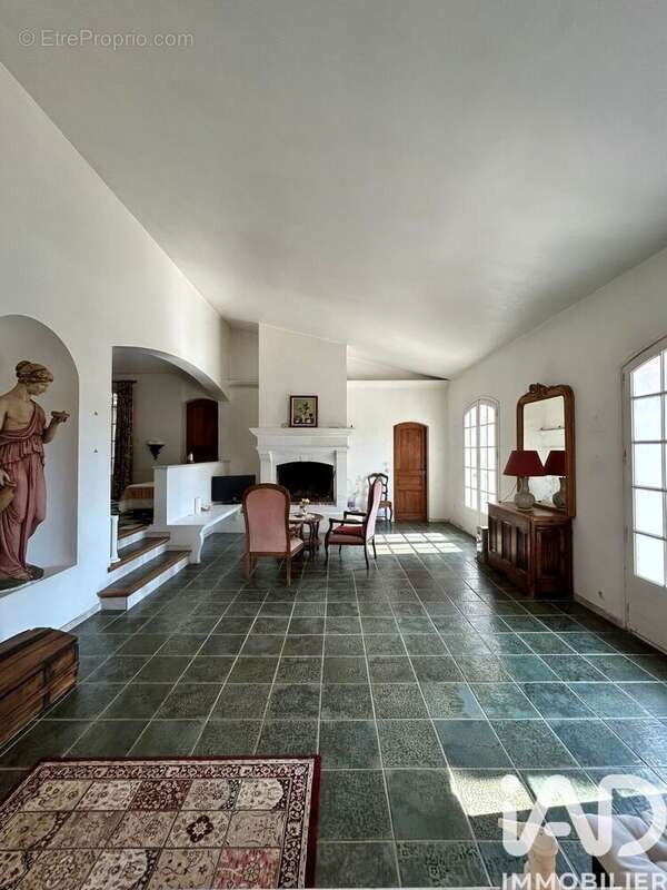 Photo 2 - Maison à LE REVEST-LES-EAUX