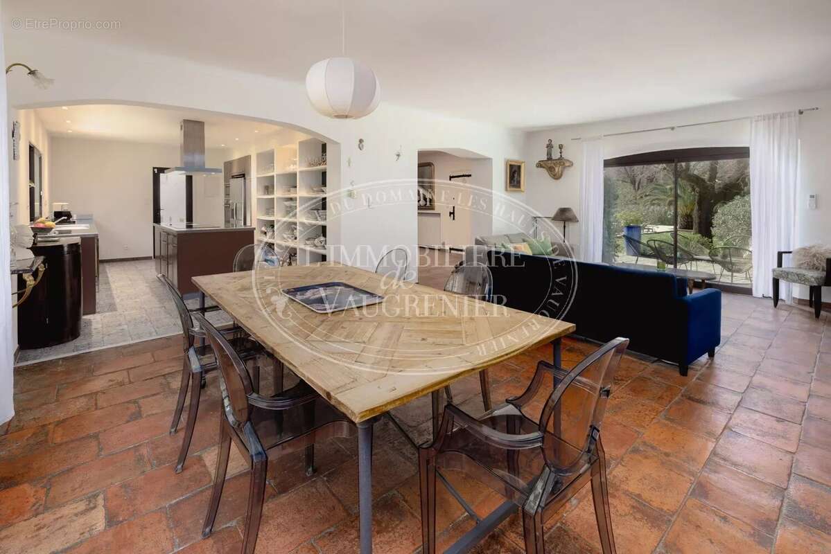 Maison à ROQUEFORT-LES-PINS