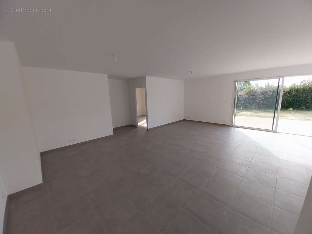 Maison à NEGREPELISSE