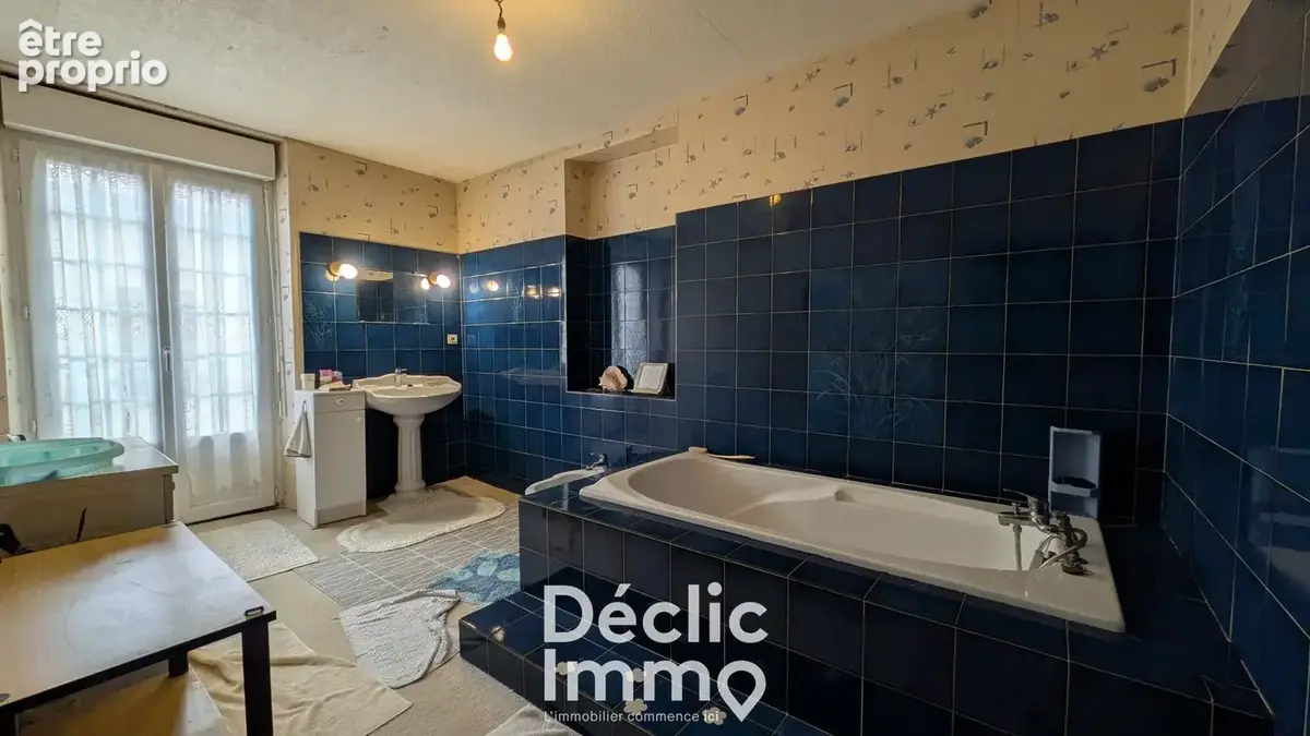 Maison familiale avec garage, dépendances et grenier aménageable à Champagne-Mouton - photo 10