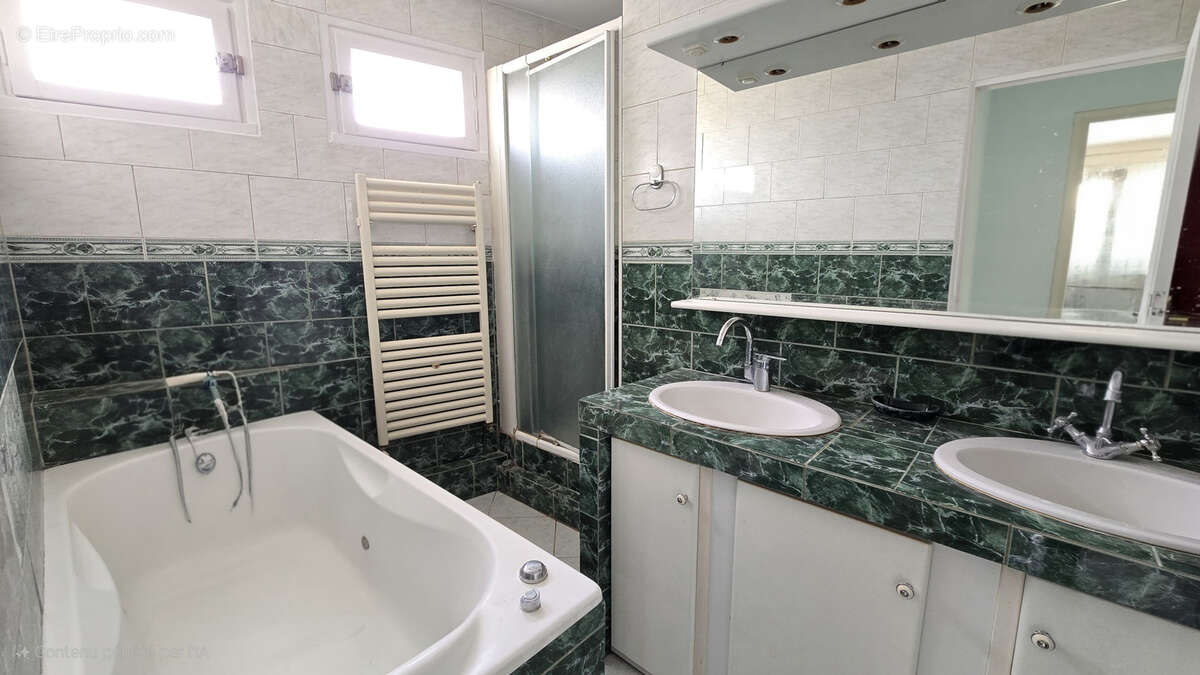 Appartement à MARSEILLE-9E