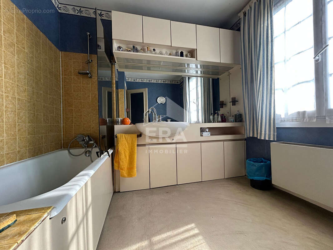 Maison à OLLAINVILLE