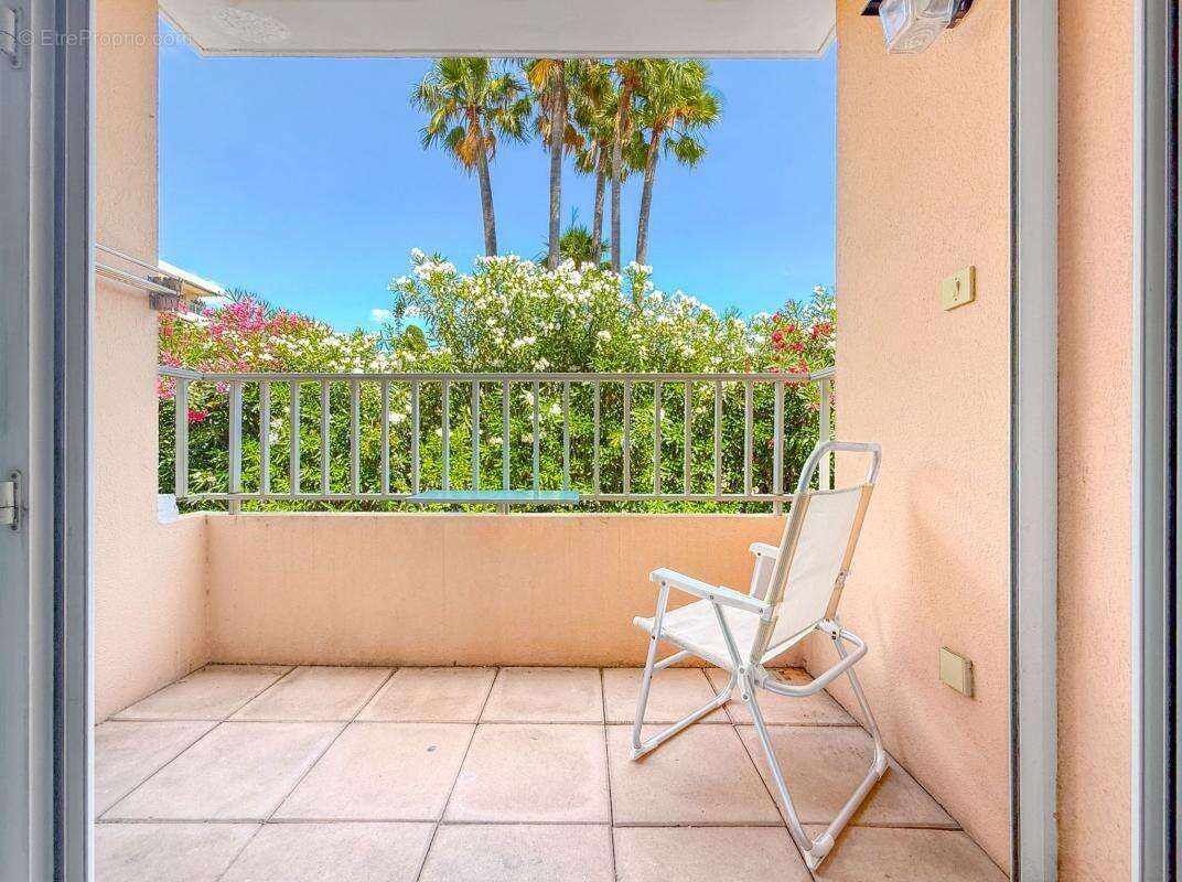 Appartement à SAINT-LAURENT-DU-VAR