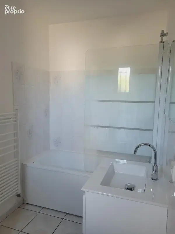 Vends maison traditionnelle en parfait état avec 4 chambres et une salle de bains à Heudebouville