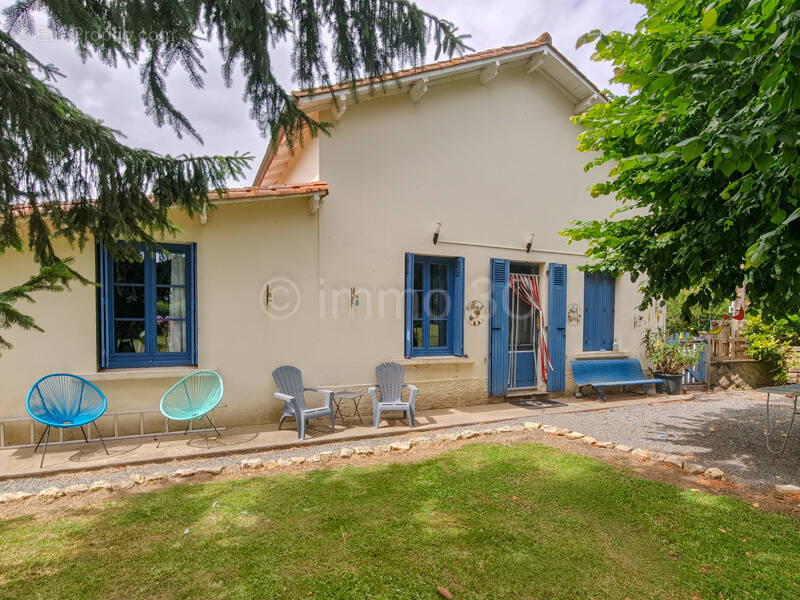 Maison à CHEF-BOUTONNE