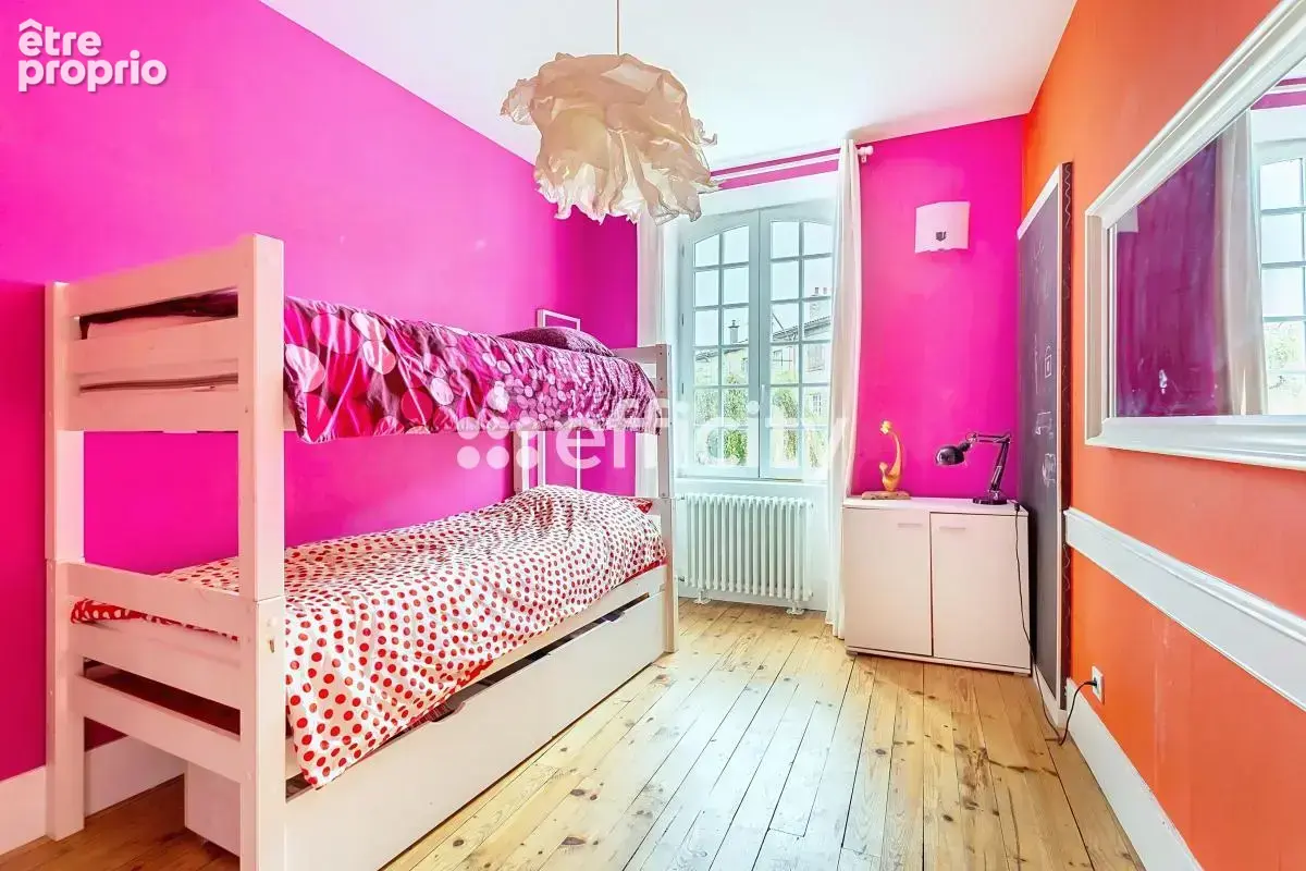 Maison 300 m² à Thiers  - photo 9