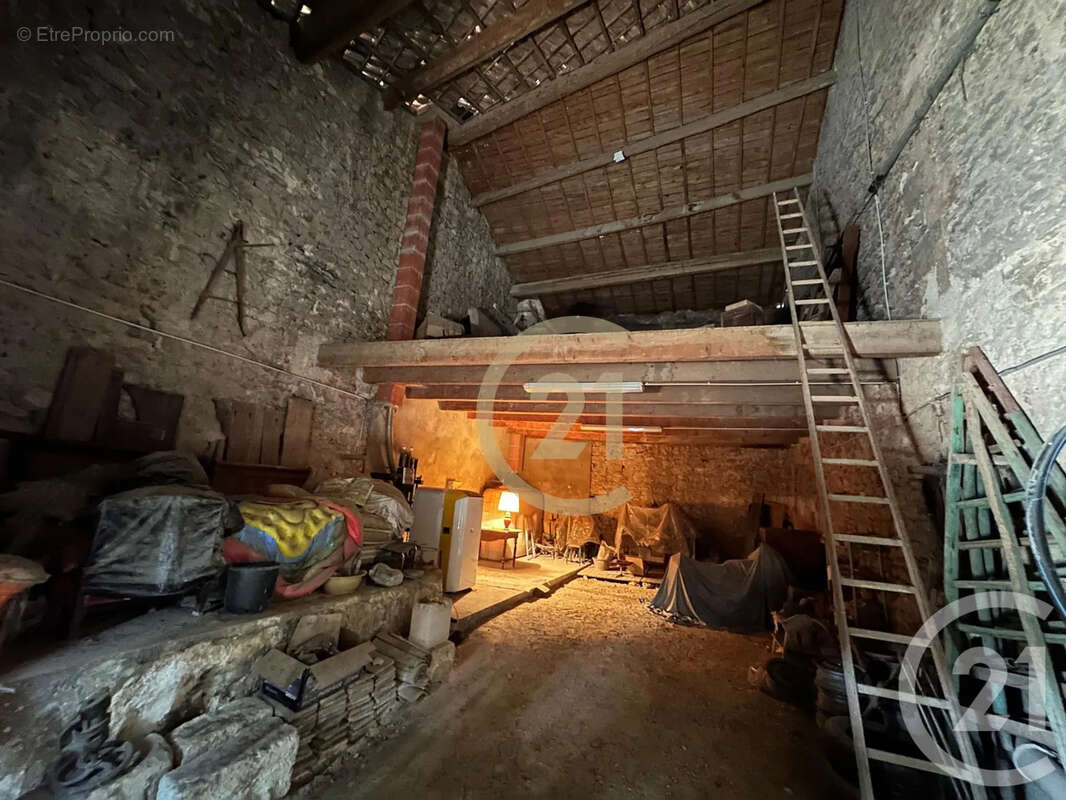 Maison à SAINT-HILAIRE-D'OZILHAN