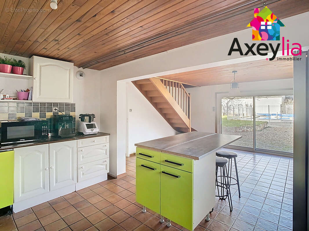 A vendre-melay- maison sur terrain clos avec piscine et hangar. - photo 5