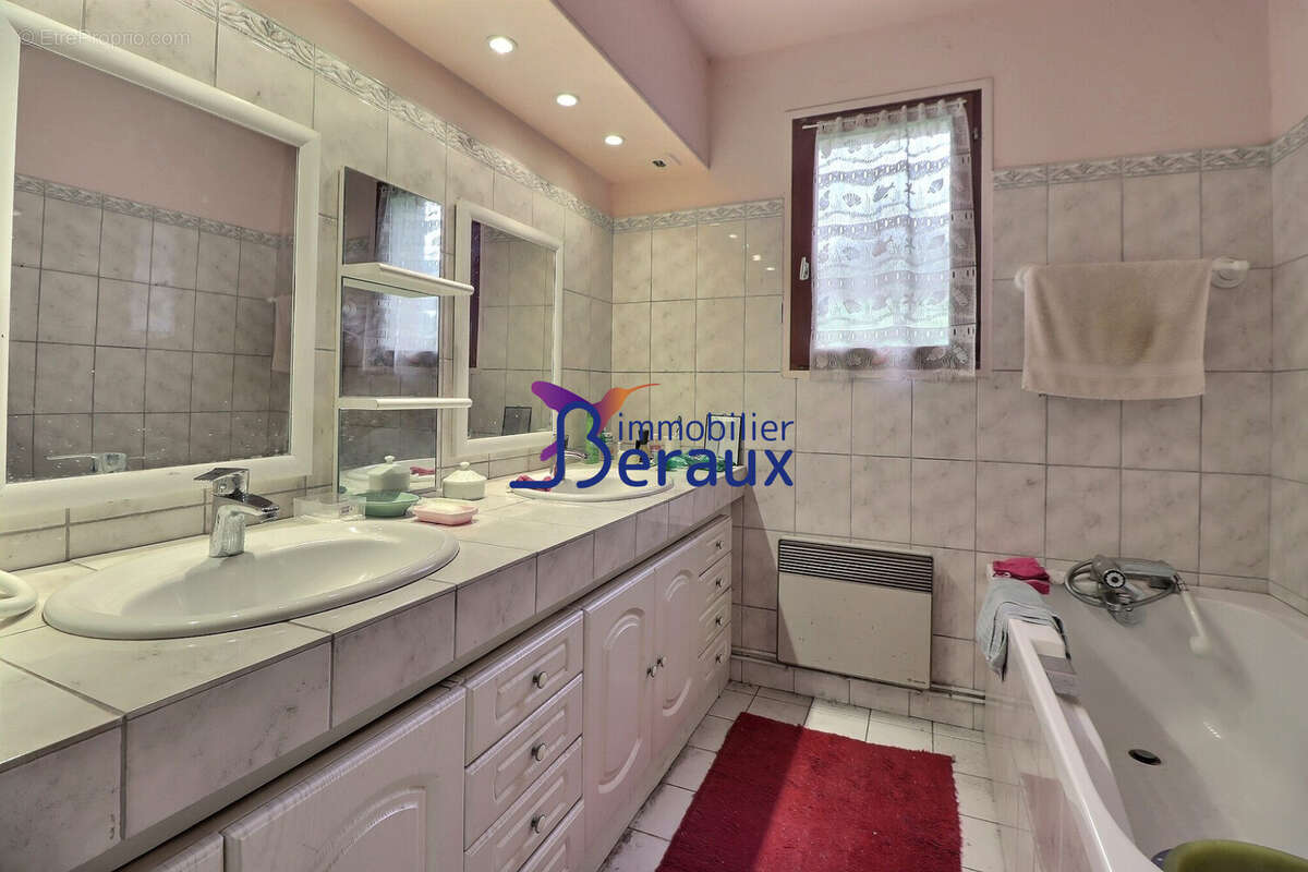 Maison à SAINT-MARTIN-DE-BOSCHERVILLE