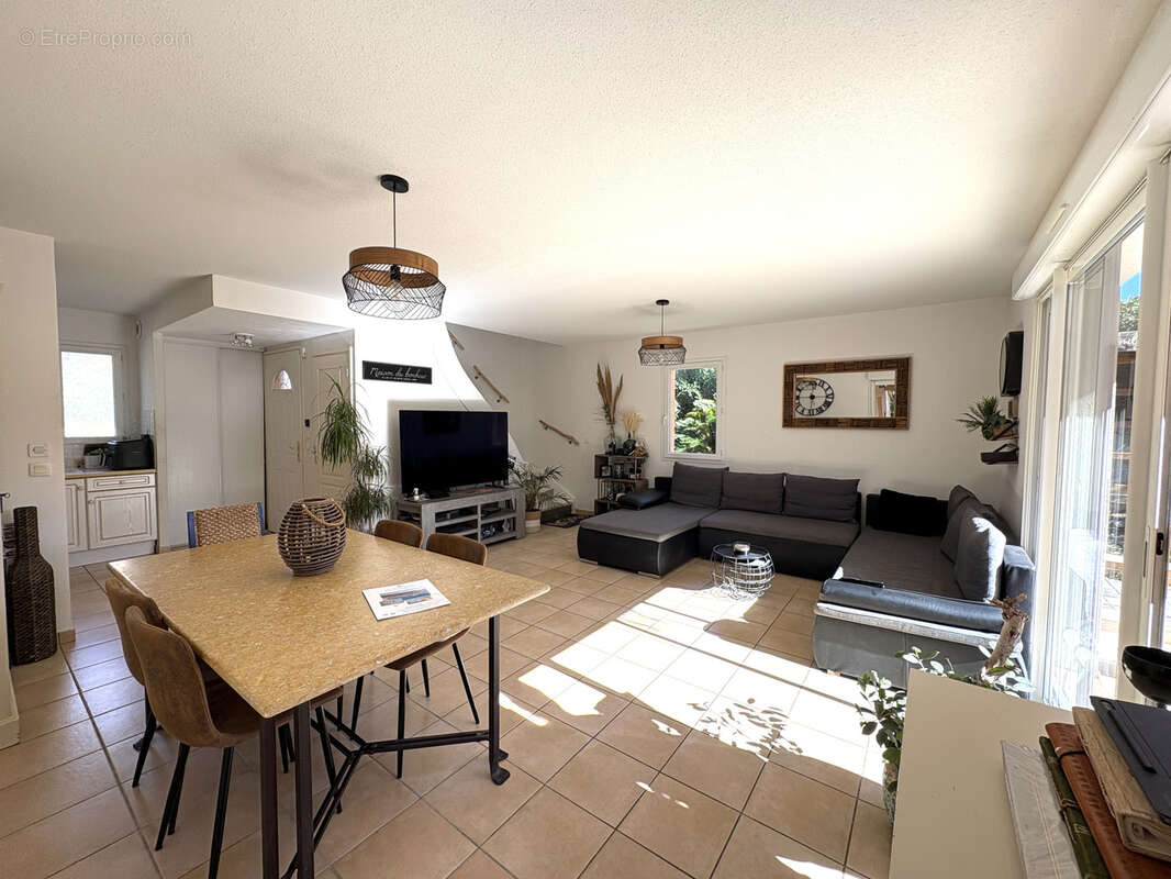 Maison à ROQUEBRUNE-SUR-ARGENS